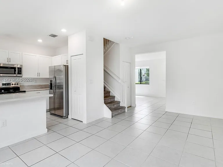 21071 NE 8th Ave — Photo 3