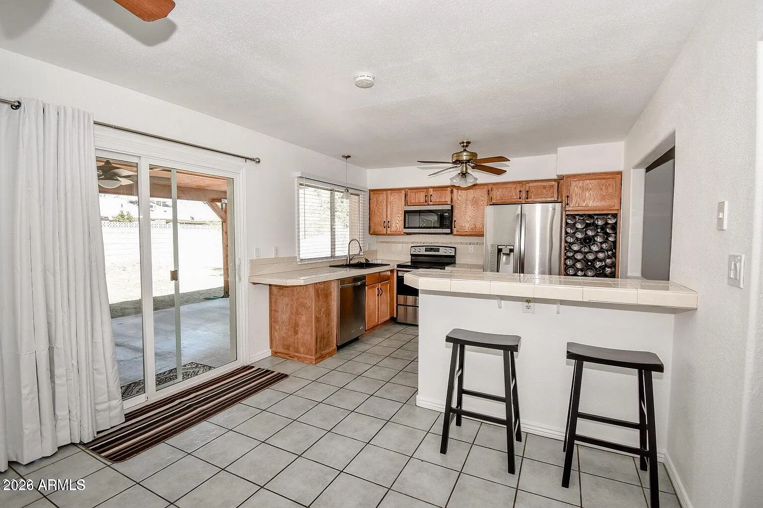 3 bed, 2.0 bath, 1215 sqft, $2,300 — Photo 3