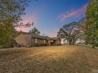 4988 White Deer Ln, Brighton, IL 62012