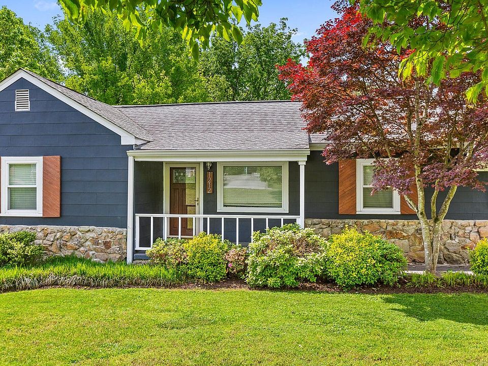 1st image of 1212 W Fairfax Dr