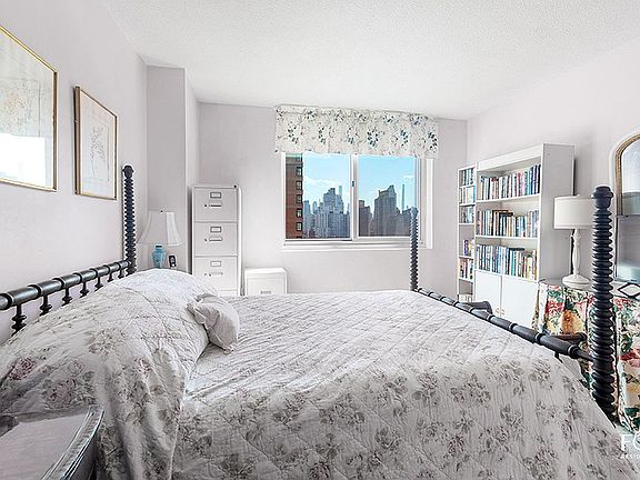 4th image of 345 E 93rd St APT 18D