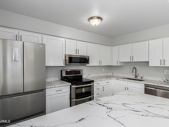 5th image of 2155 W FARMDALE Avenue #3