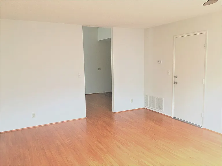 11054 Wesley Ave — Photo 6