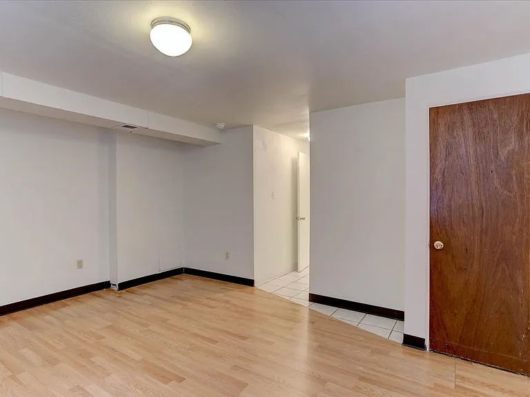 2033 Gyros Cir #166 — Photo 22