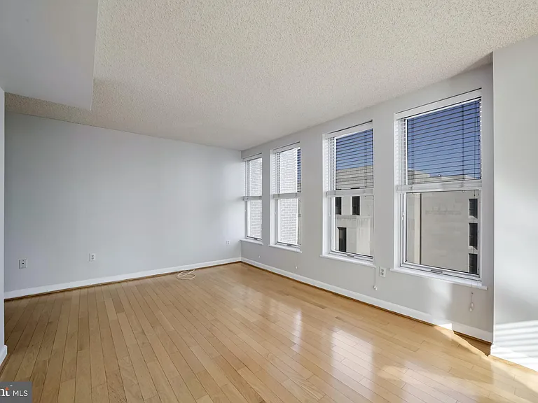 601 Pennsylvania Ave NW #910 — Photo 4