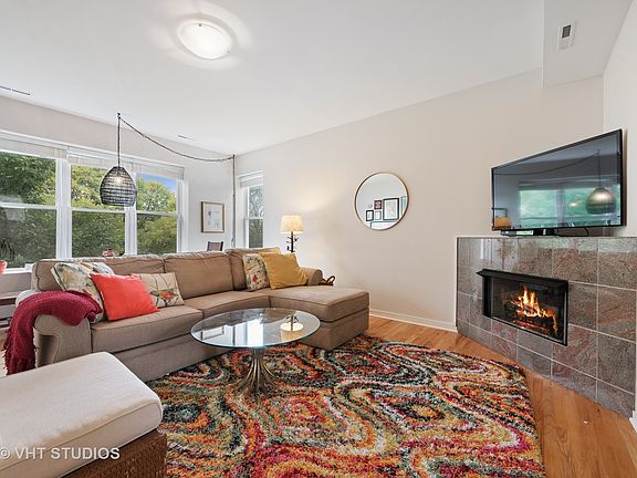 3rd image of 2644 W Leland Ave APT 3