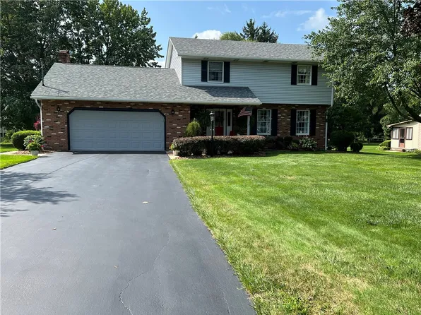 126 Greenfield Rd, New Castle, PA 16105
