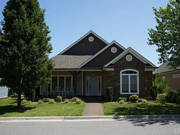 305 Capstone Dr, Lynchburg, VA 24502