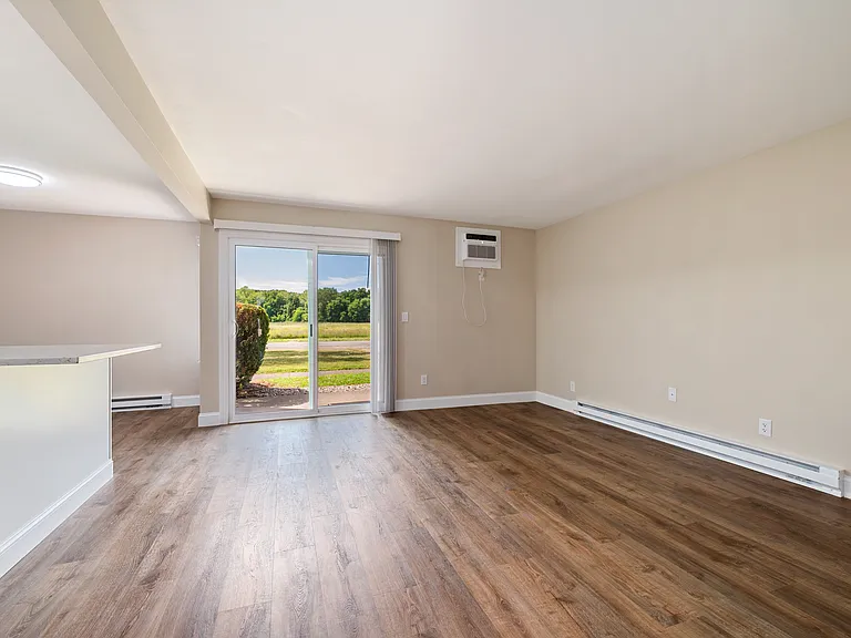 Old Carriage House Apartments — Photo 16