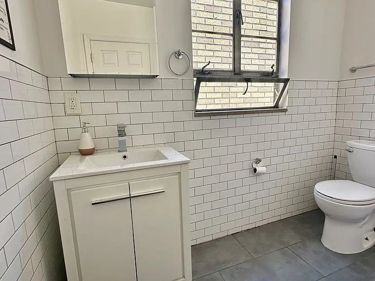 2324 Cambreleng Ave — Photo 5