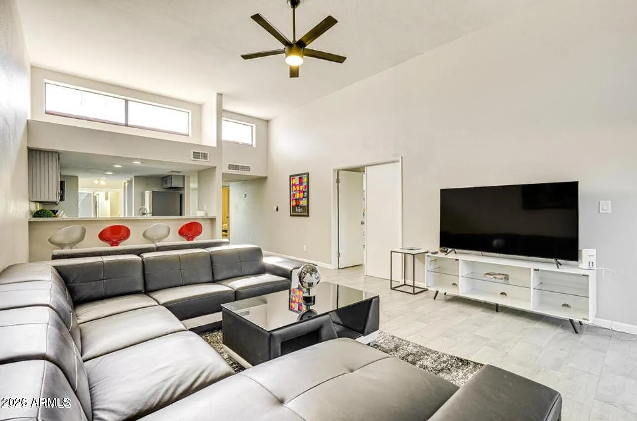 2 bed, 2.0 bath, 1398 sqft, $2,500 — Photo 1
