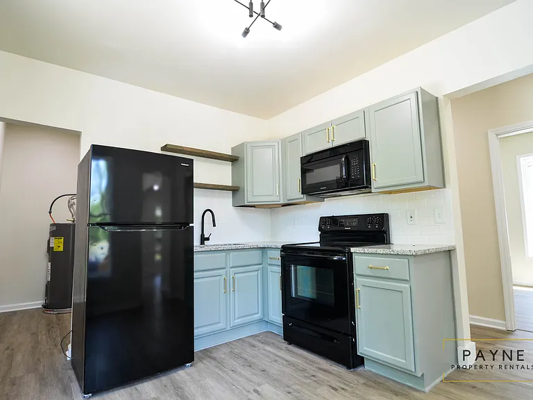 2609 Thomas St — Photo 8