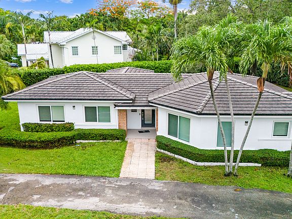 5th image of 4020 Riviera Dr