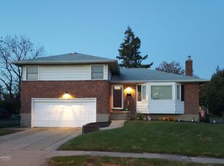 26 Maxine Ave, Plainview, NY 11803