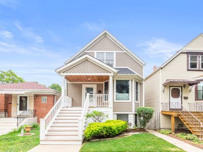 3651 N Richmond St, Chicago, IL, 60618