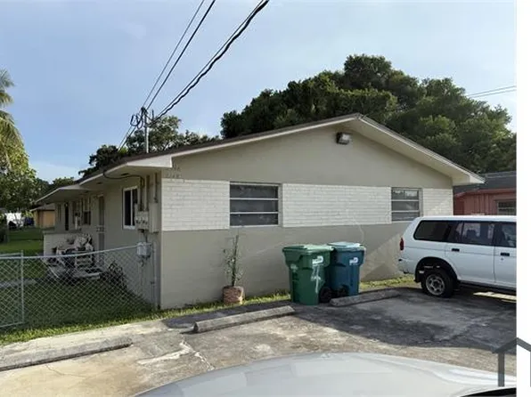 2742 NW 49th St, Miami, FL 33142