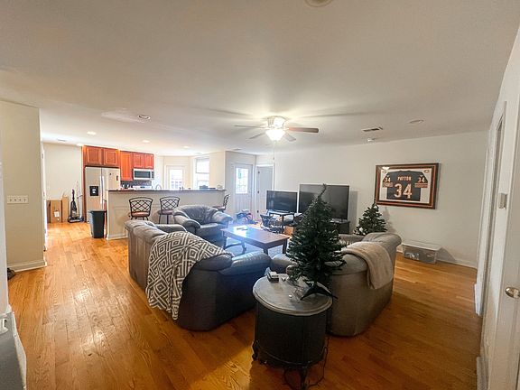 3rd image of 718-20 W Buckingham Pl #720-1R