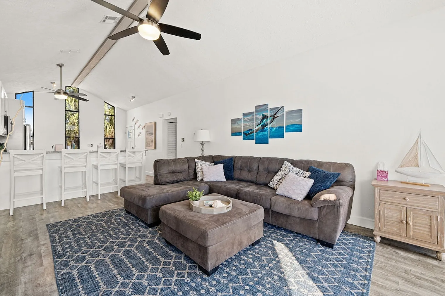 4 bed, 3.0 bath, $4,096 — Photo 4