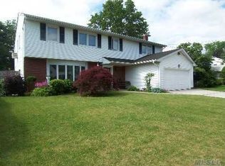 19 Ensign Ln, Massapequa, NY 11758