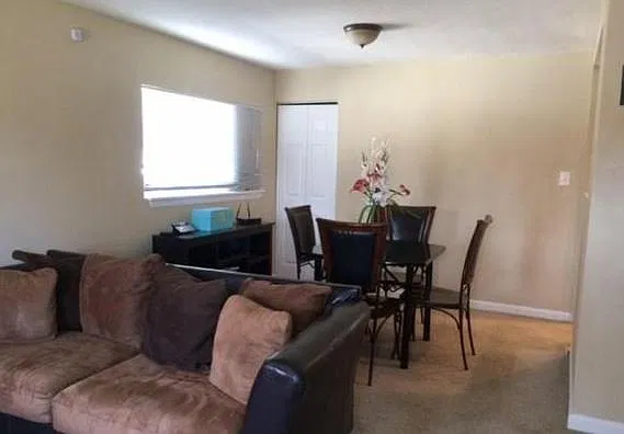 5 bed, 1950 sqft, $2,950 — Photo 4