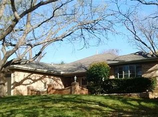 404 Cavender Ct, Hurst, TX 76054