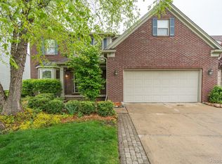 57664 Dakota Dr, New Hudson, MI
