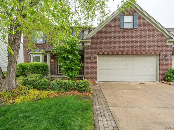 57664 Dakota Dr, New Hudson, MI 48165