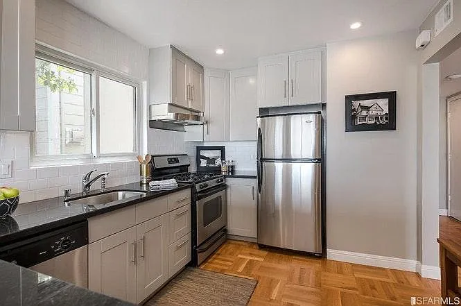 3258 Market St #6 — Photo 4