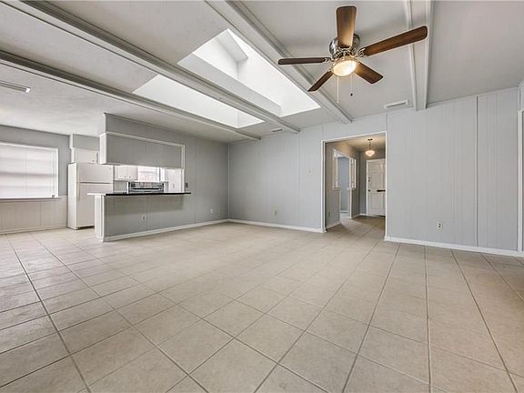 5th image of 2400 Pinehurst Ln