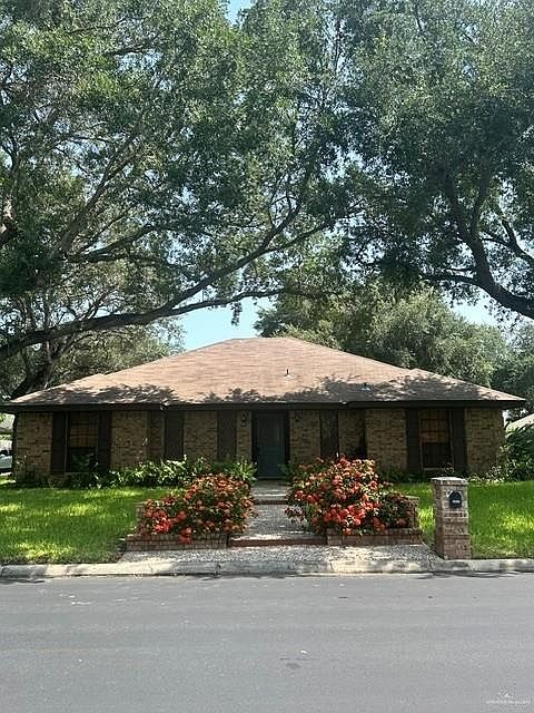 1st image of 101 E Wisteria Ave