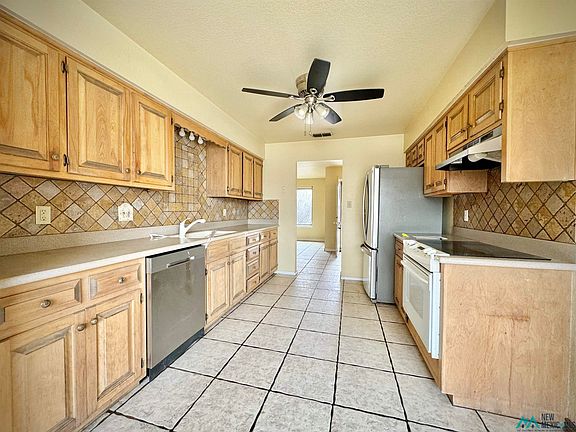 3rd image of 3605 N Cordoba Ln