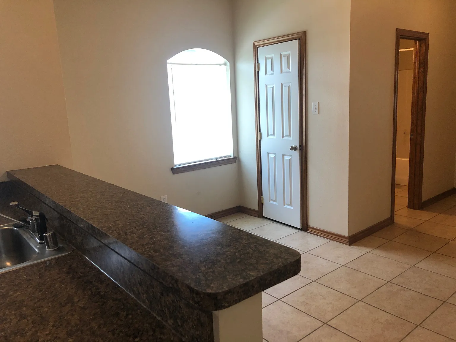 The Plaza - 1708 Monroe Apt 204 — Photo 4