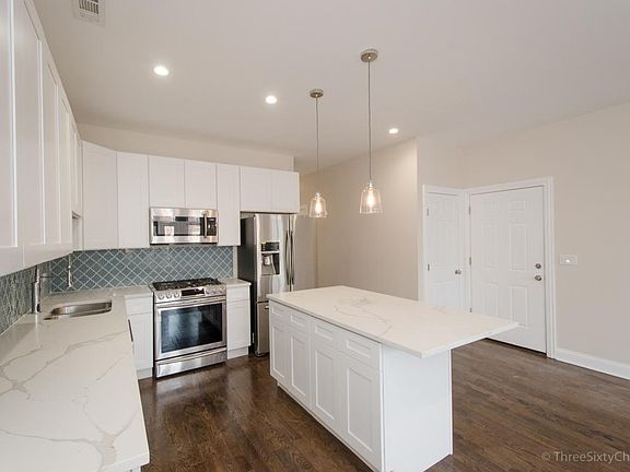 3rd image of 858 W Wrightwood Ave #2