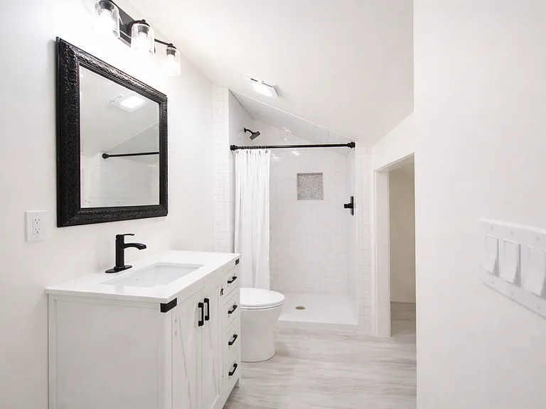 2026 Newburg Hts — Photo 16