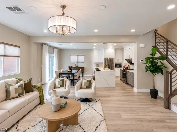 7757 Pyrenees Park Dr, Spring Valley, NV 89113