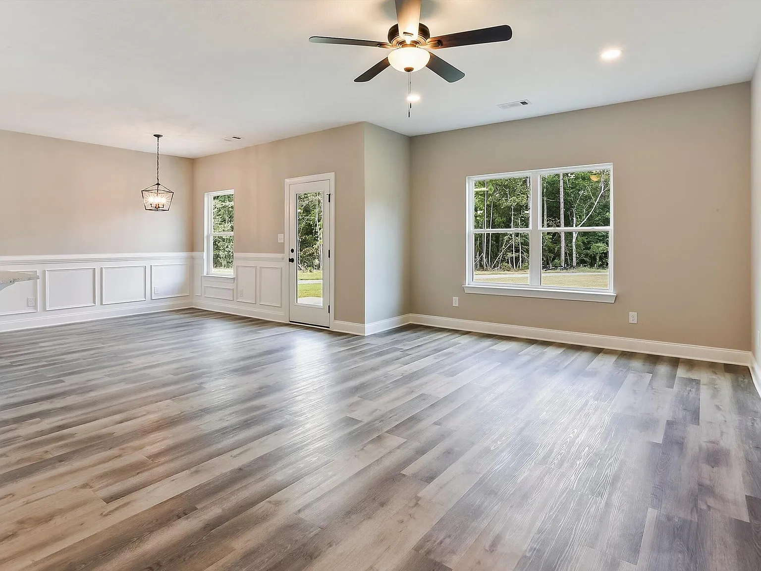 3 bed, 2.0 bath, 1617 sqft, $1,700 — Photo 4