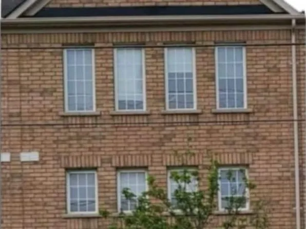 52 Ignatius Ln, Toronto, ON M1E 0A3