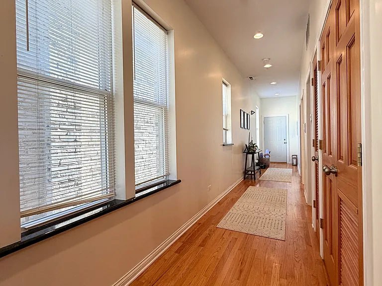 2632 N Fairfield Ave #2 — Photo 8