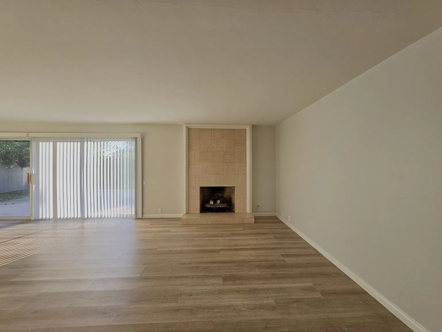 4 bed, 1872 sqft, $4,900 — Photo 3