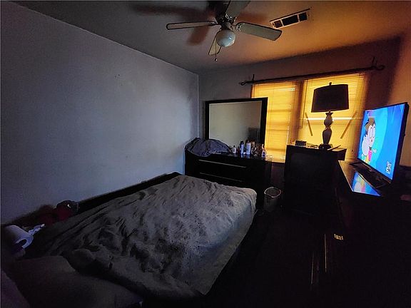3rd image of 125 Rosewood Dr