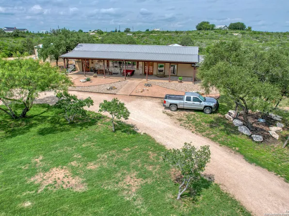 1627 Beavers Knoll, Uvalde, TX 78801