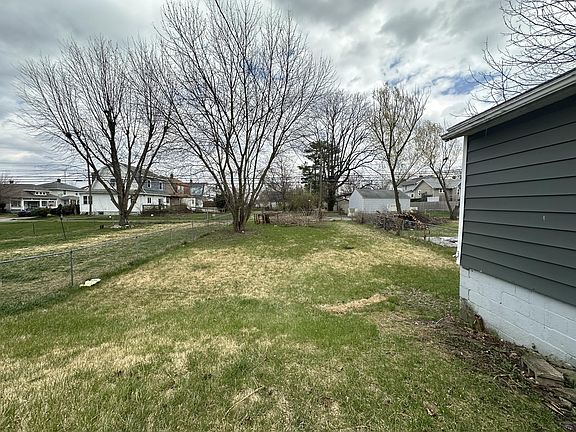 3rd image of 616 N Belmont Ave