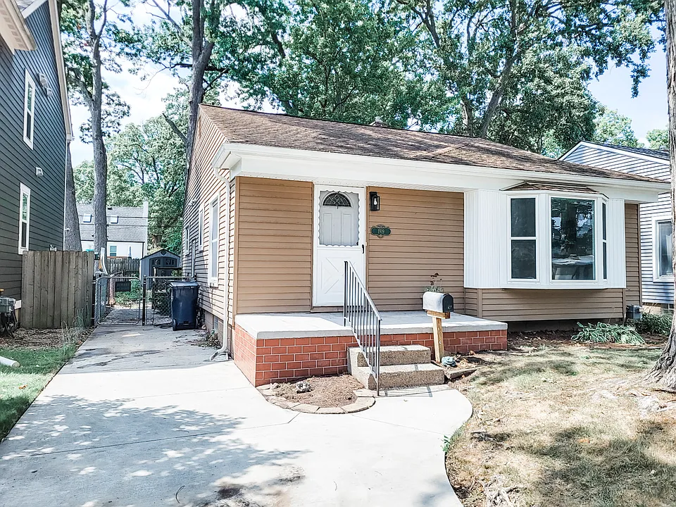 1919 Fern St