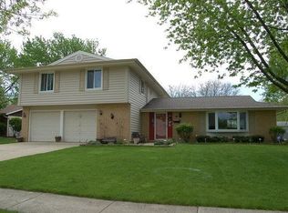 705 Kemah Ln, Schaumburg, IL 60193