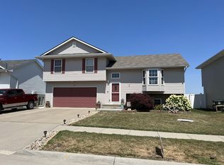 112 Kestrel Ct, Council Bluffs, IA 51501