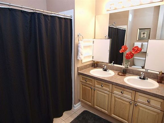 TR4C201-Bathroom-Ensuite