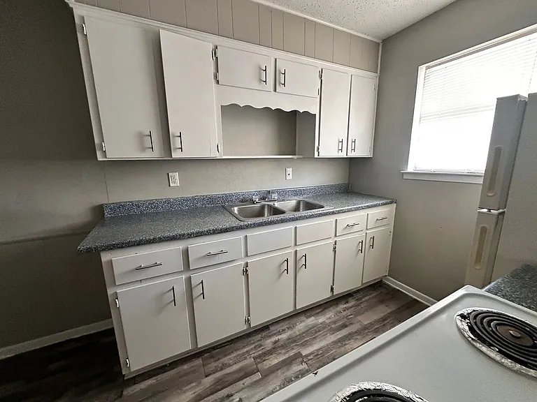 1302 Harris Apartments — Photo 10