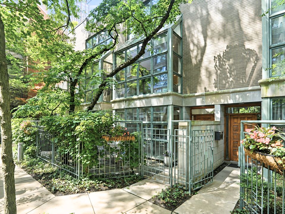 1st image of 107 W Delaware Pl APT F