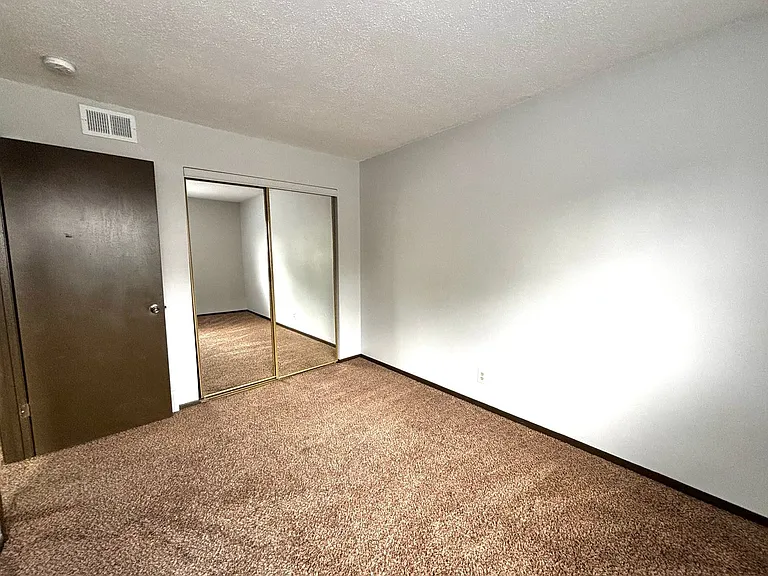 Breckenridge Davenport Apartments — Photo 43
