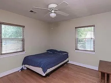 513 Tyler St — Photo 32